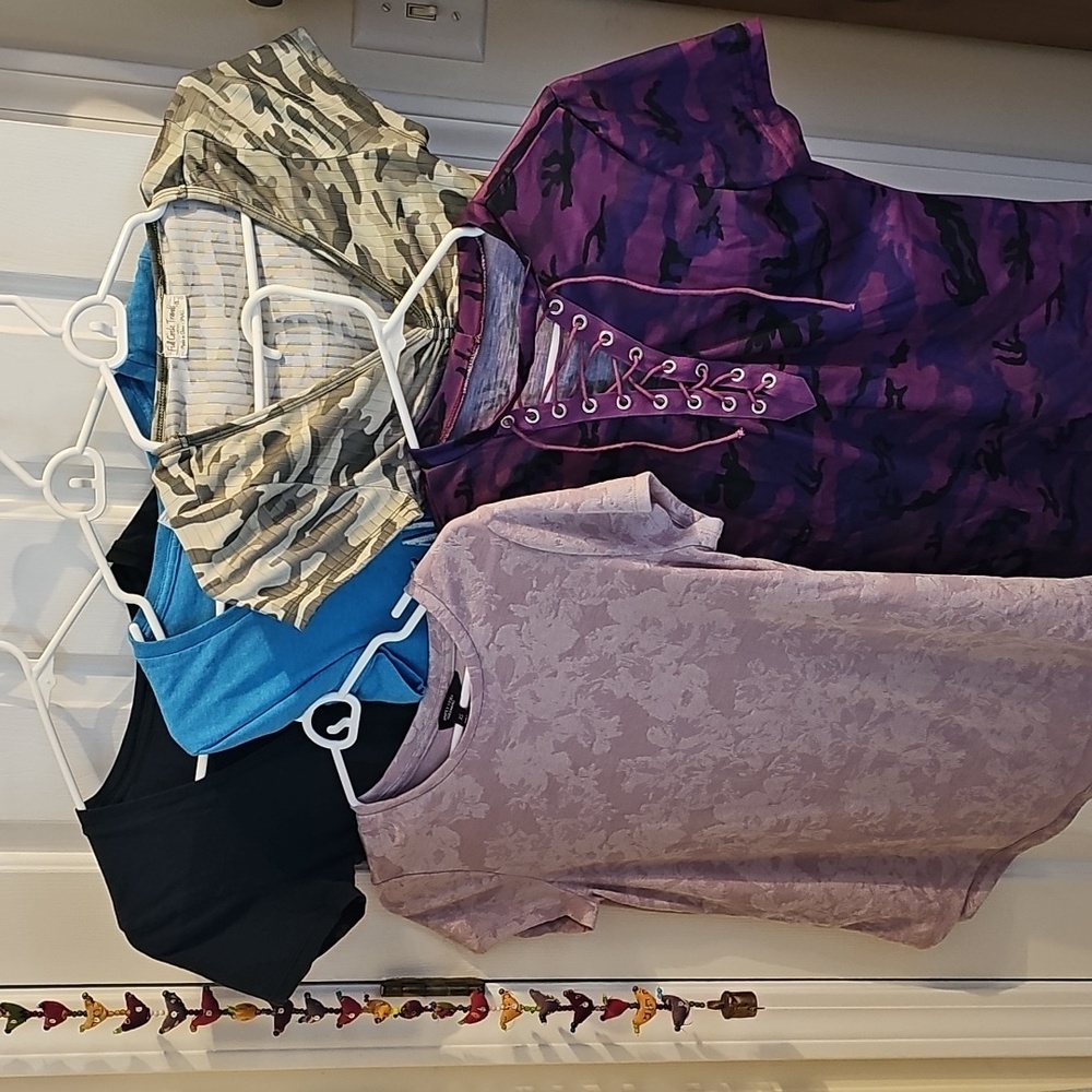 Women's T-shirts (5) Tops - Black, Blue, Purple, Green, Pink XS-S (5)